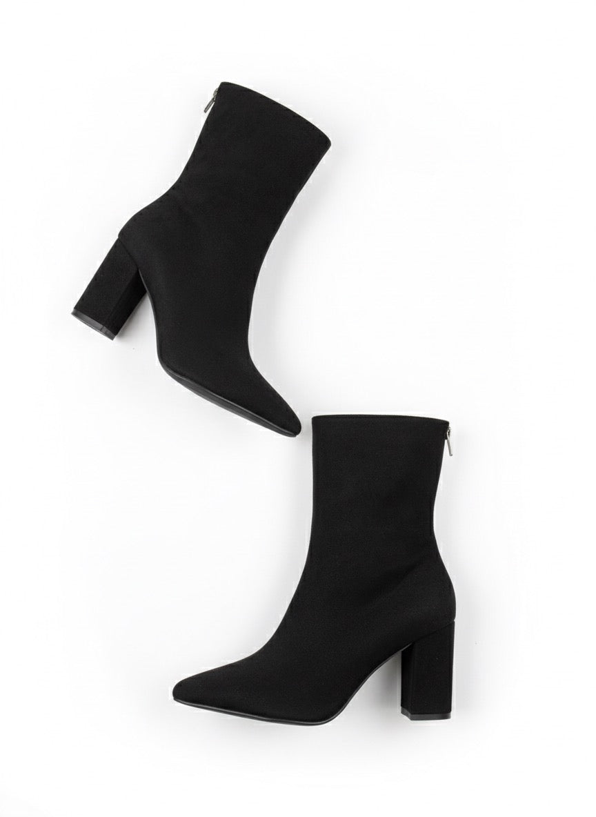 Sivri Burunlu, Blok Topuklu Siyah Streç Bot