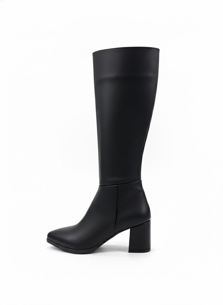 Sivri Burunlu, Blok Topuklu Siyah Diz Altı Bot