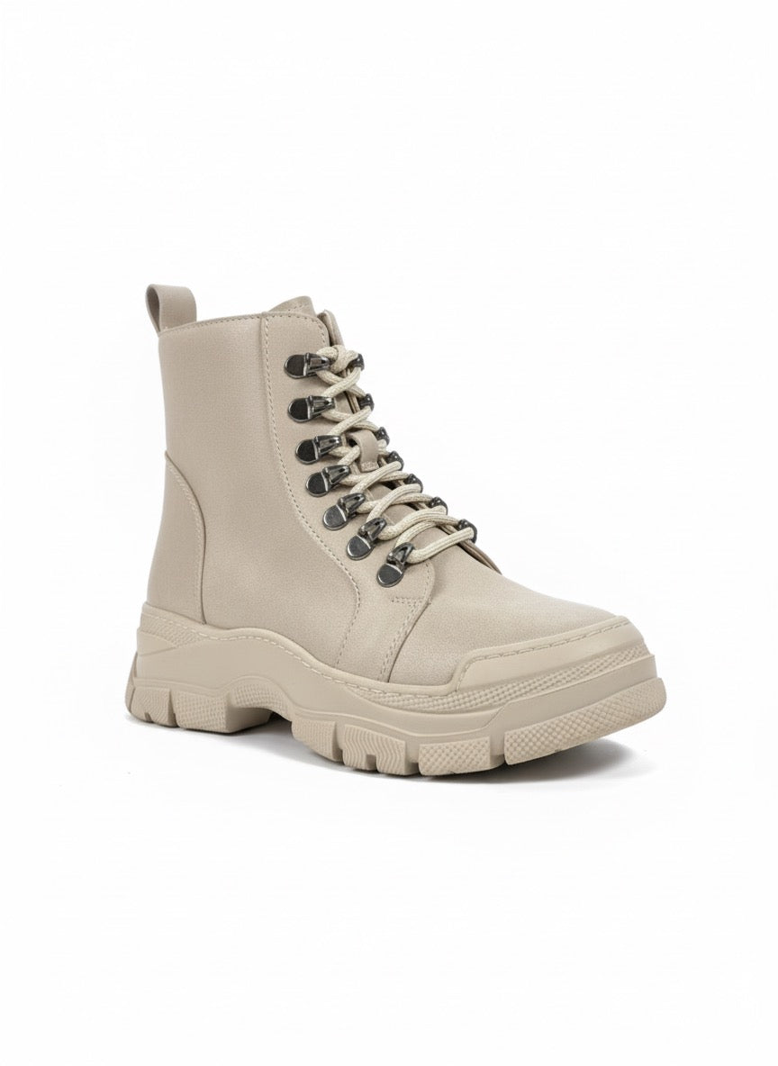 Metal Halka Detaylı  Kalın Taban Bağcıklı Bot