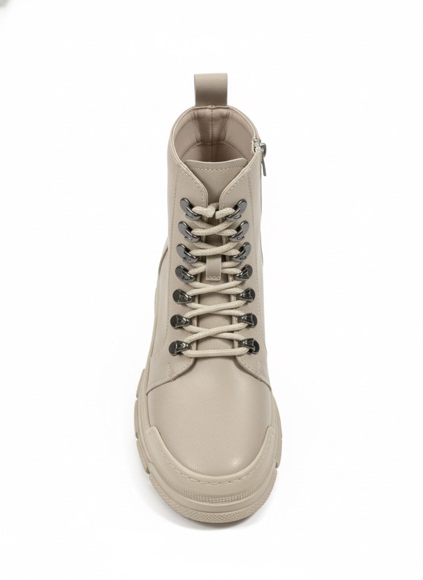 Metal Halka Detaylı  Kalın Taban Bağcıklı Bot