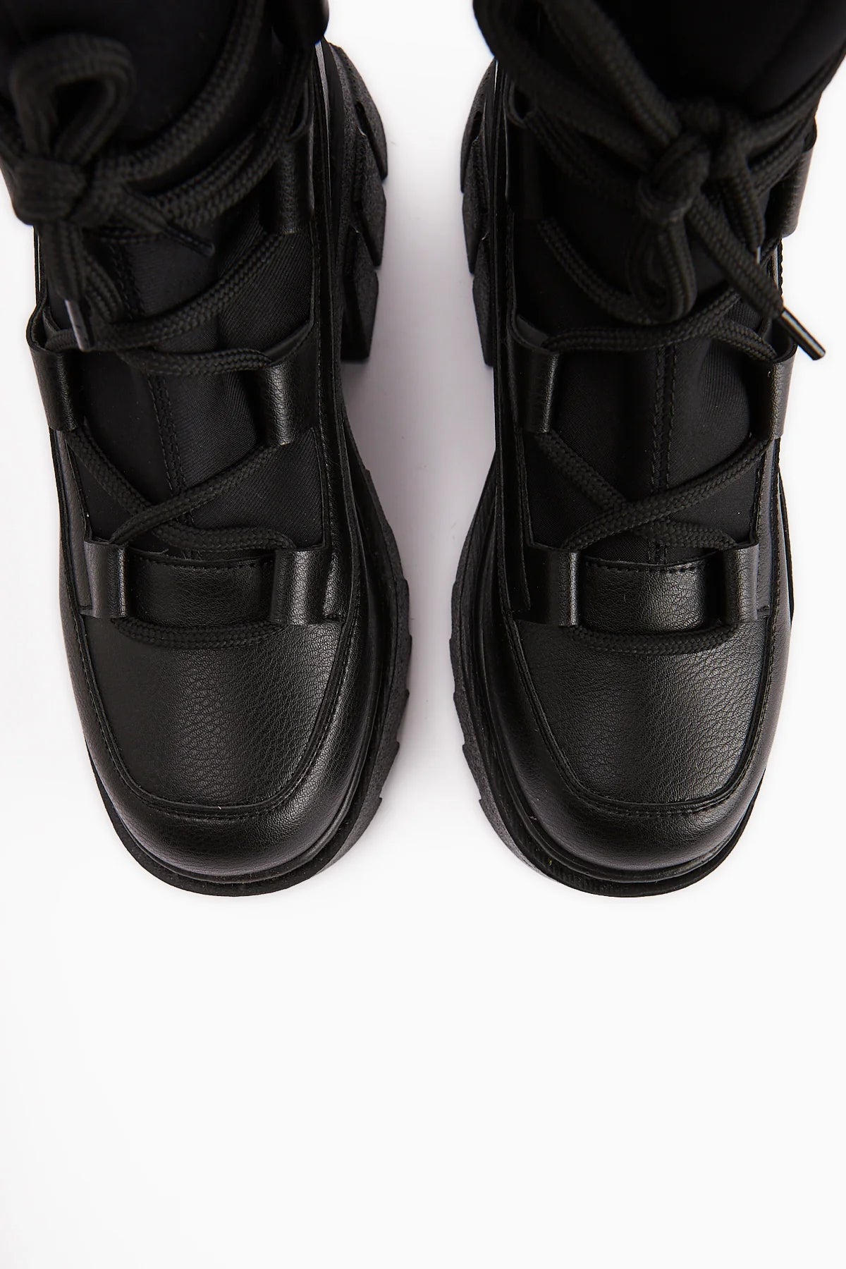 Kalın Tırtıklı Tabanlı Bağcıklı Siyah Bilek Boy Bot