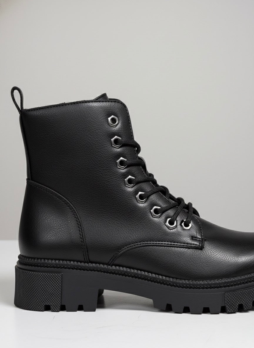 Yan Fermuarlı, Kalın Tabanlı Siyah Bağcıklı Bot