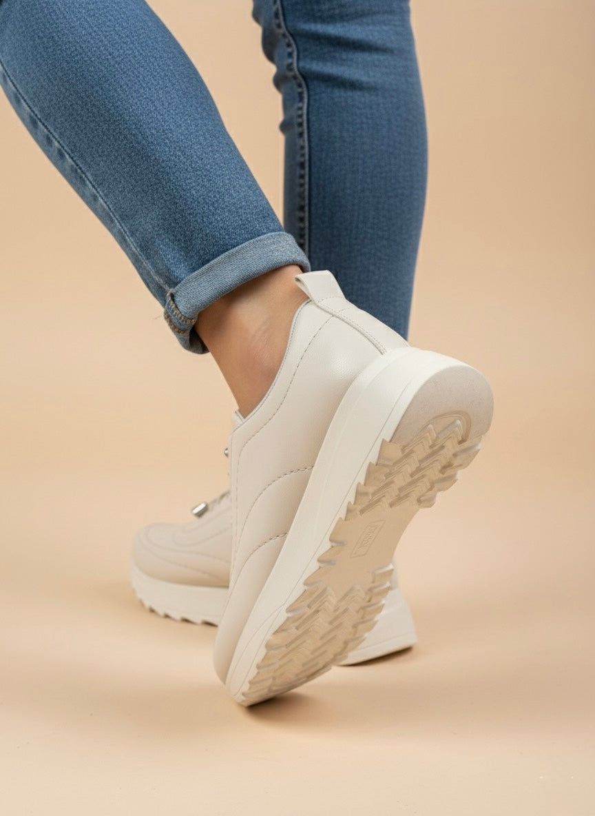 Ekru Rengi Hızlı Bağcıklı Kalın Tabanlı Sneaker