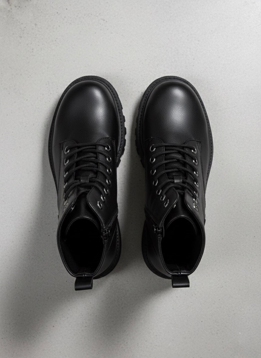 Yan Fermuarlı, Kalın Tabanlı Siyah Bağcıklı Bot