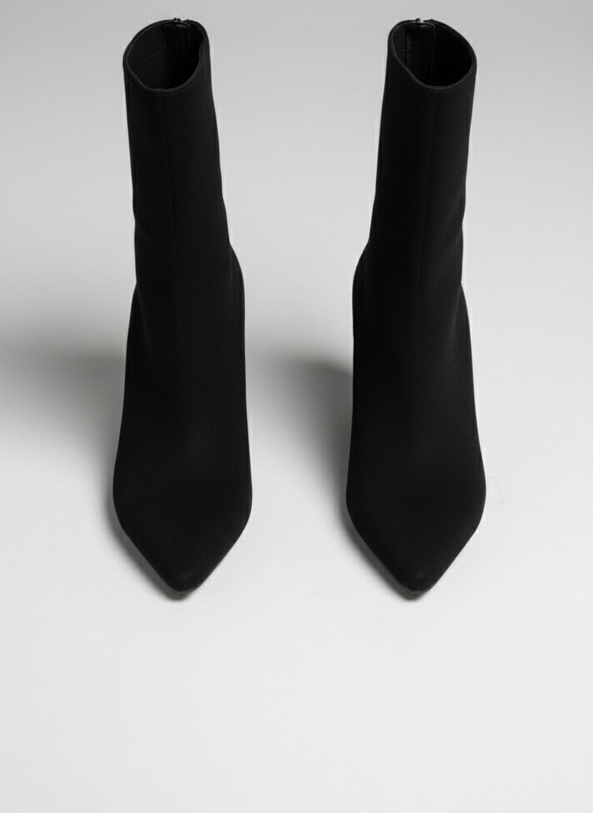 Sivri Burunlu, Blok Topuklu Siyah Streç Bot