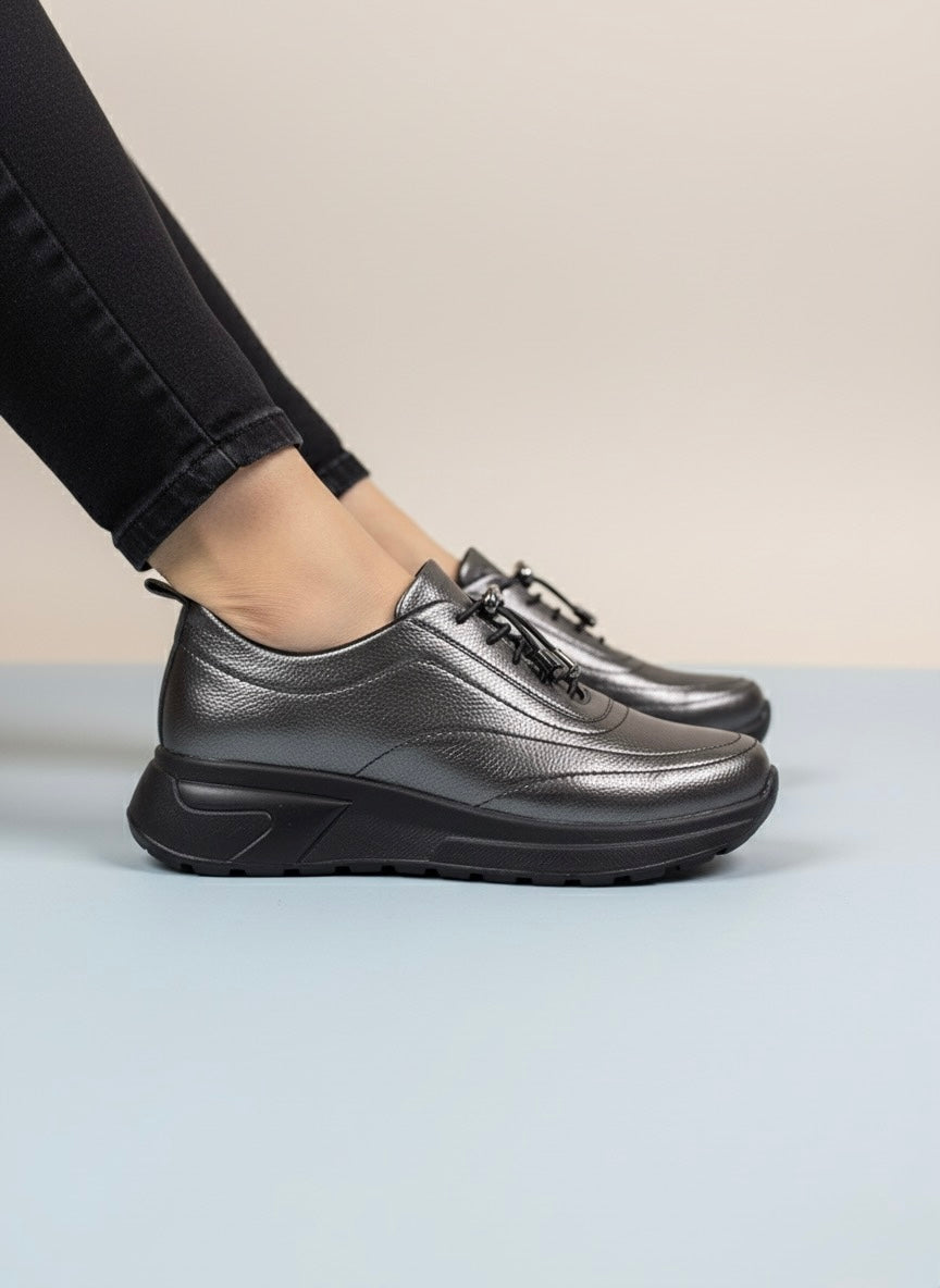 Antrasit Metalik Deri Görünümlü Hızlı Bağcıklı Sneaker