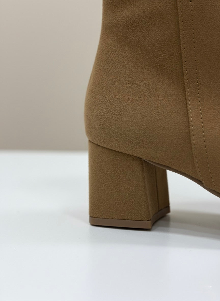 Süet Görünümlü Taba Rengi Streç Blok Topuk Bot