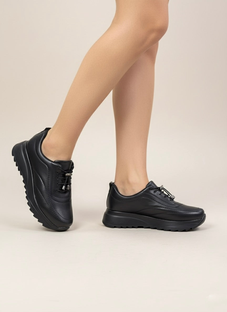 Siyah Deri Görünümlü Hızlı Bağcıklı Ergonomik Taban Sneaker