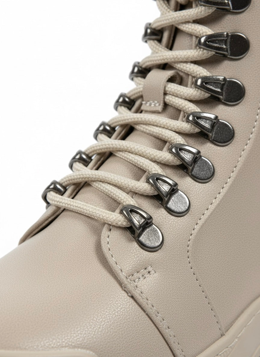 Metal Halka Detaylı  Kalın Taban Bağcıklı Bot