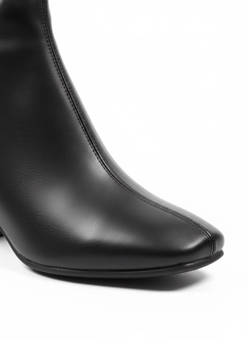 Siyah Küt Burunlu Alçak Blok Topuk Bot