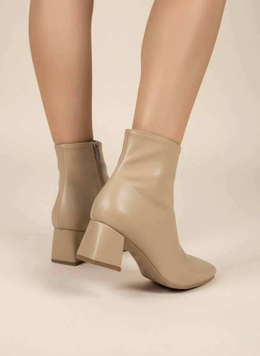 Küt Burunlu Bej Rengi Blok Topuk Bilek Bot