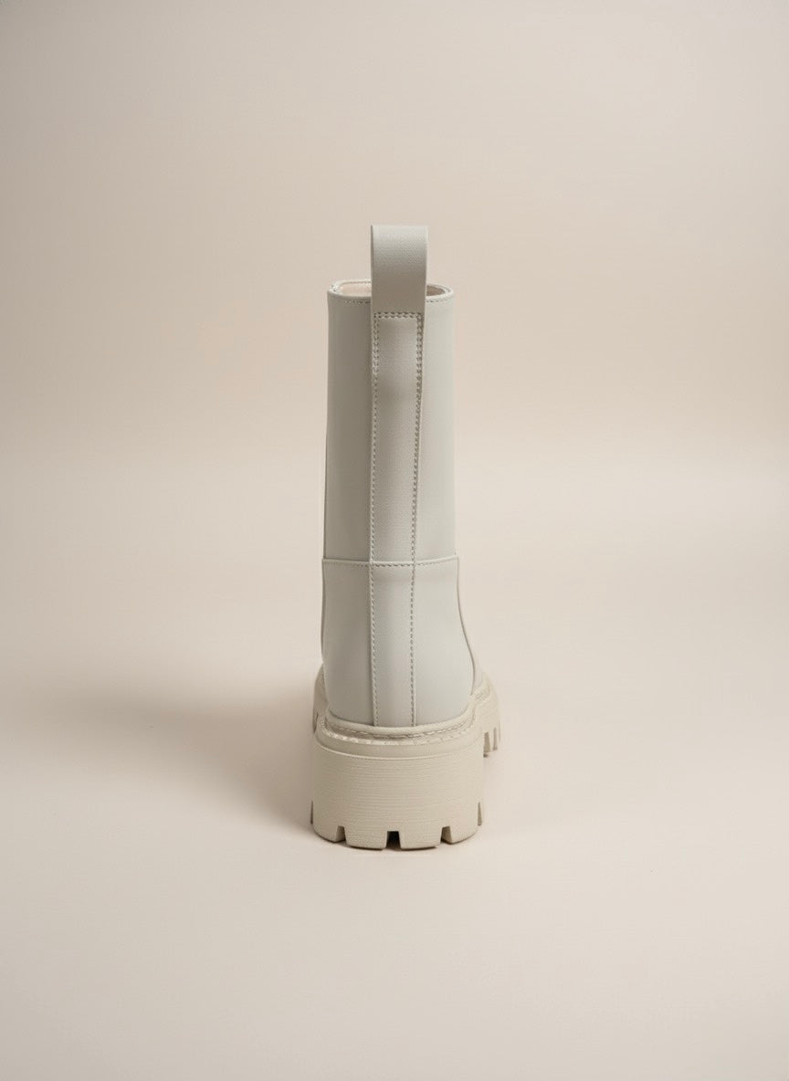 İkonik Bej Kalın Tabanlı Fermuarlı Bot