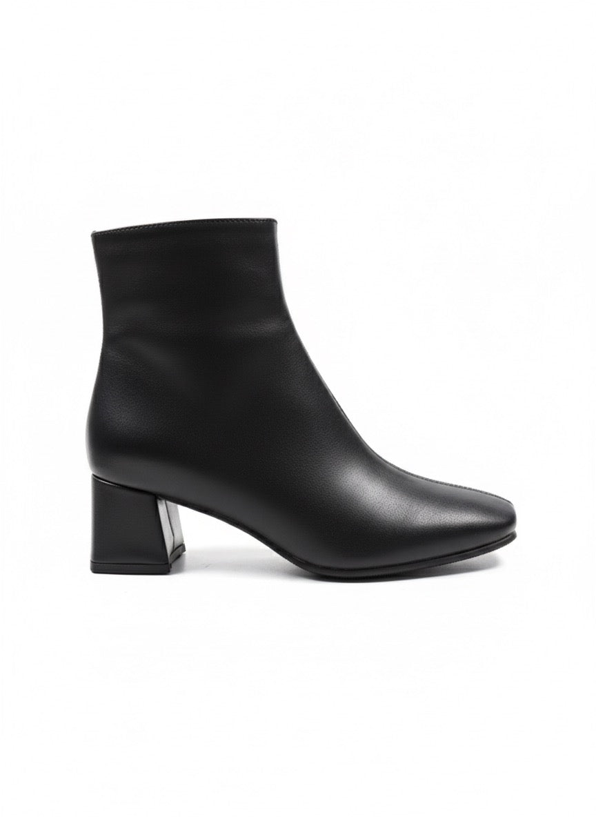 Siyah Küt Burunlu Alçak Blok Topuk Bot