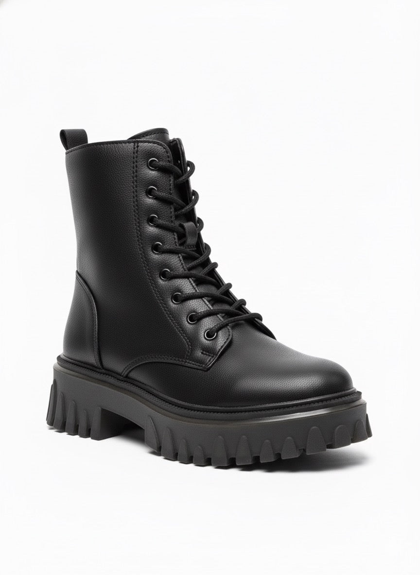 Kalın Tabanlı Siyah Bağcıklı Combat Bot