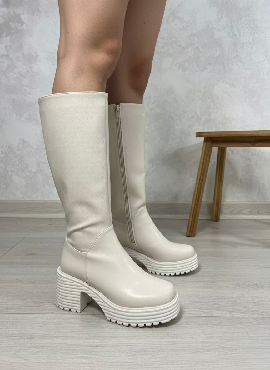 Ekru Rengi Kalın Tabanlı ve Blok Topuklu Uzun Bot