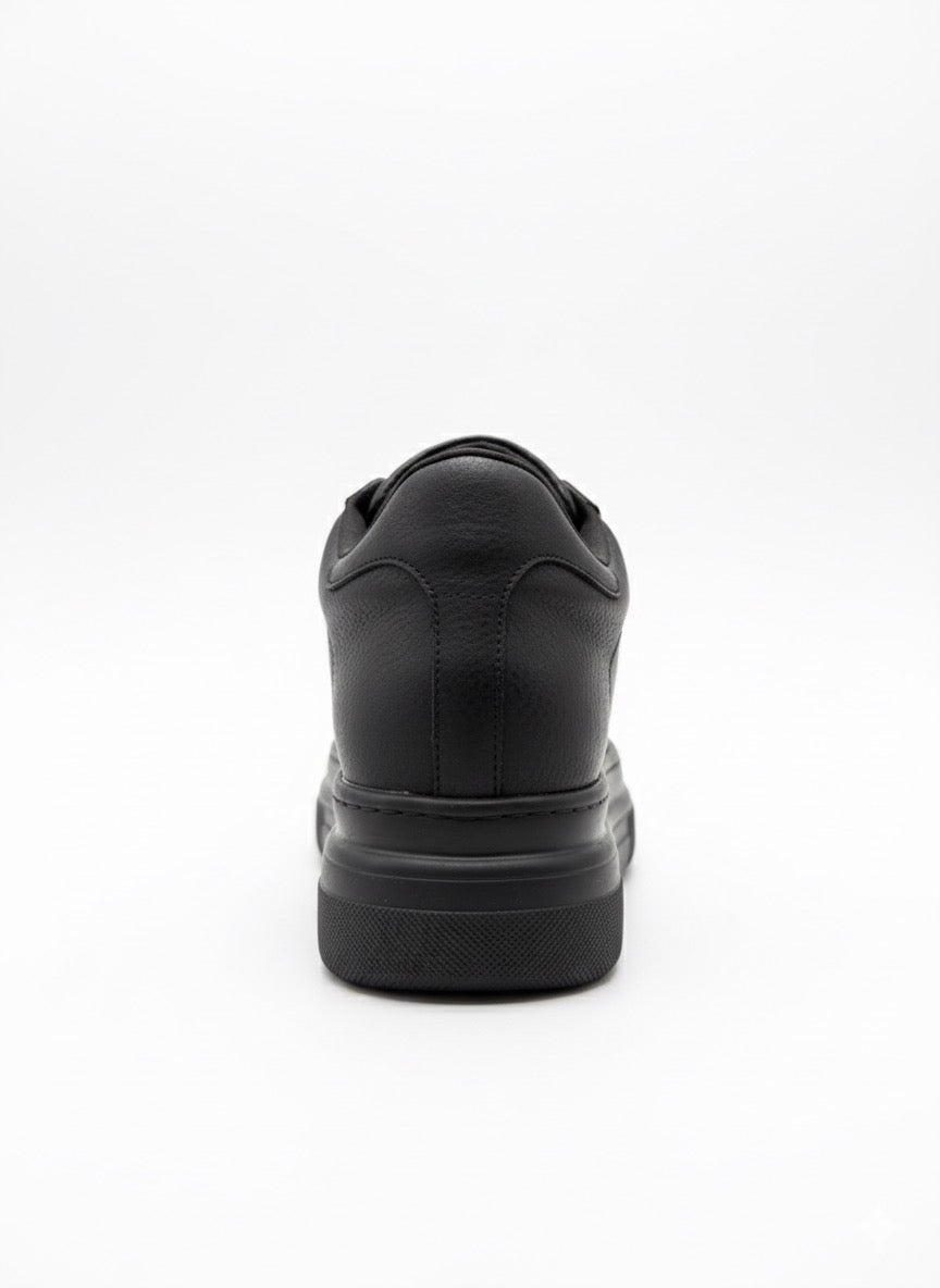 Siyah Deri Görünümlü Kalın Tabanlı Günlük Sneaker