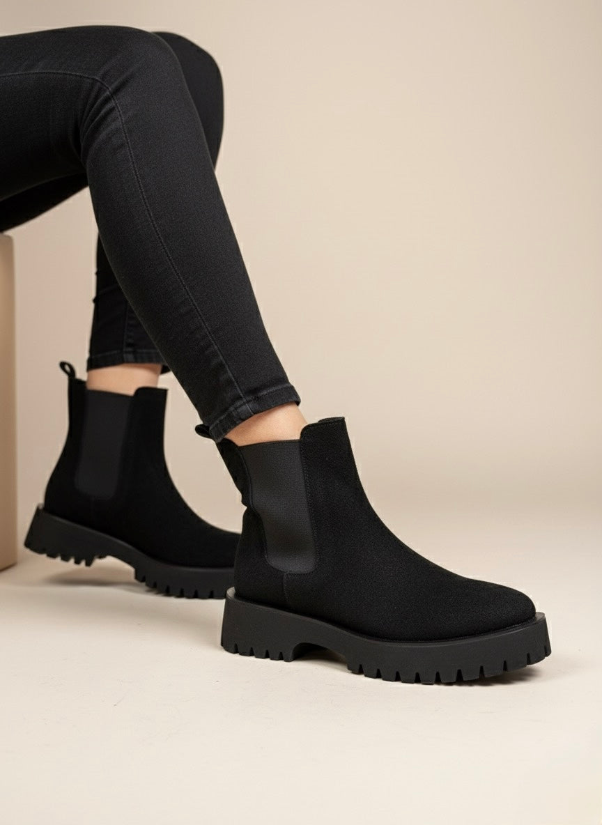 Süet Görünümlü Siyah Kalın Taban Bot