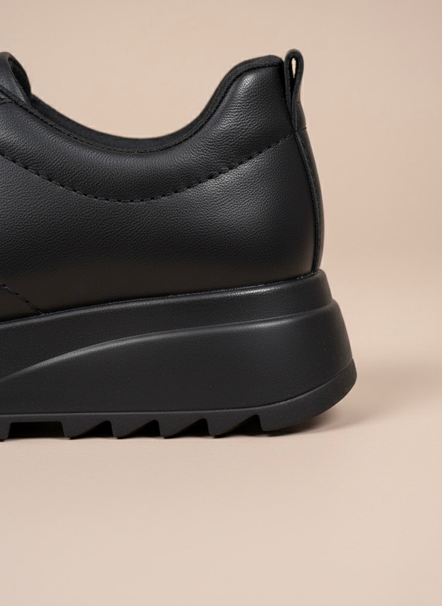 Siyah Deri Görünümlü Hızlı Bağcıklı Ergonomik Taban Sneaker
