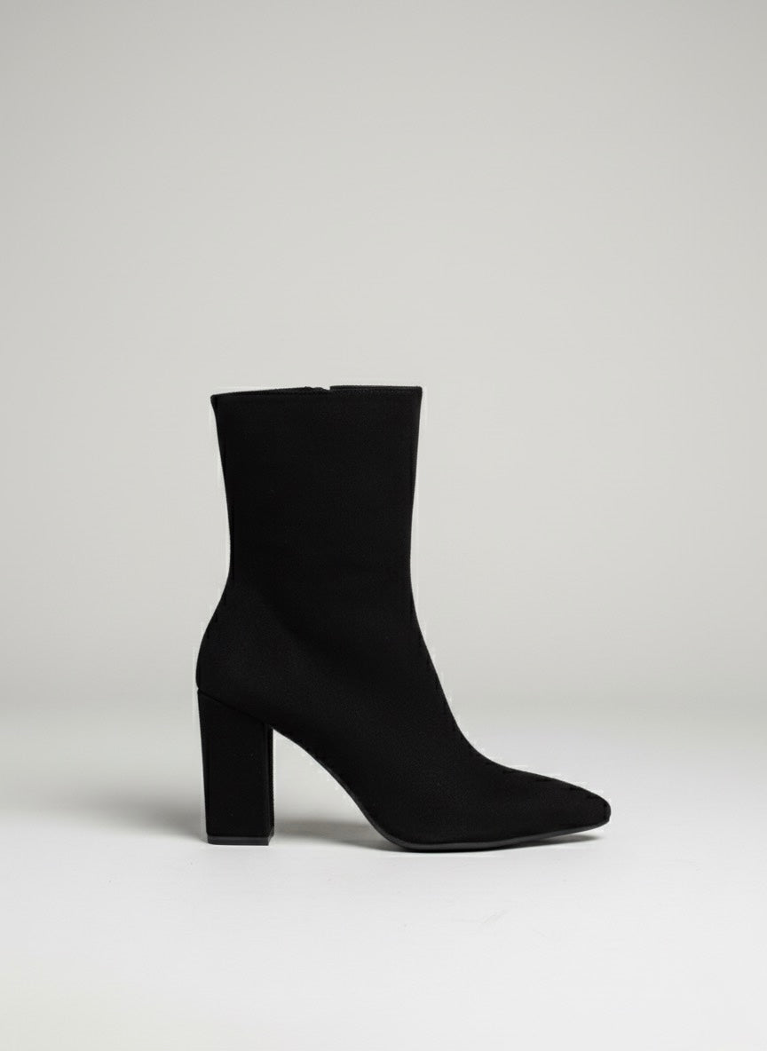 Sivri Burunlu, Blok Topuklu Siyah Streç Bot