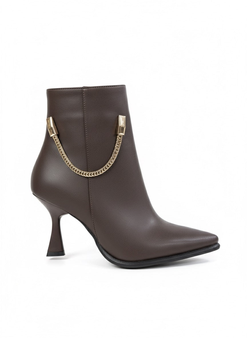 Glamorous Chain | Kahverengi Gold Zincir Detaylı Sivri Burun Topuklu Bot