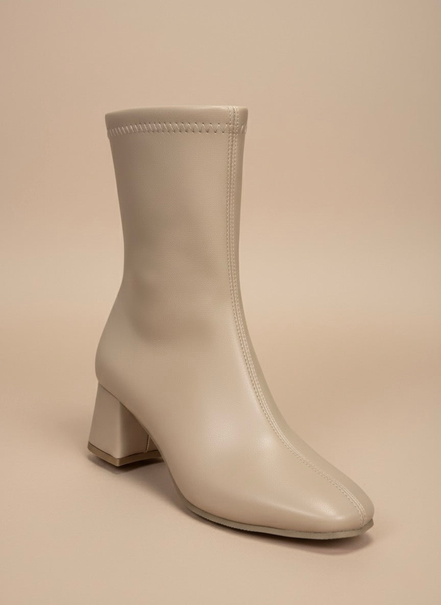 Küt Burunlu Bej Rengi Streç Blok Topuk Bot