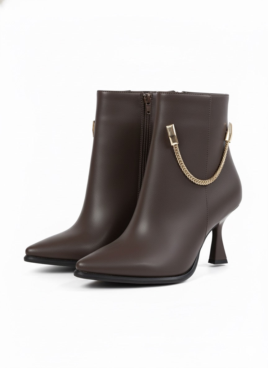 Glamorous Chain | Kahverengi Gold Zincir Detaylı Sivri Burun Topuklu Bot